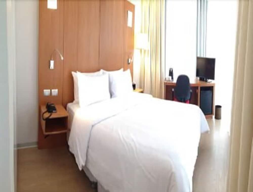 Ramada Encore By Wyndham Lima San Isidro Exterior photo