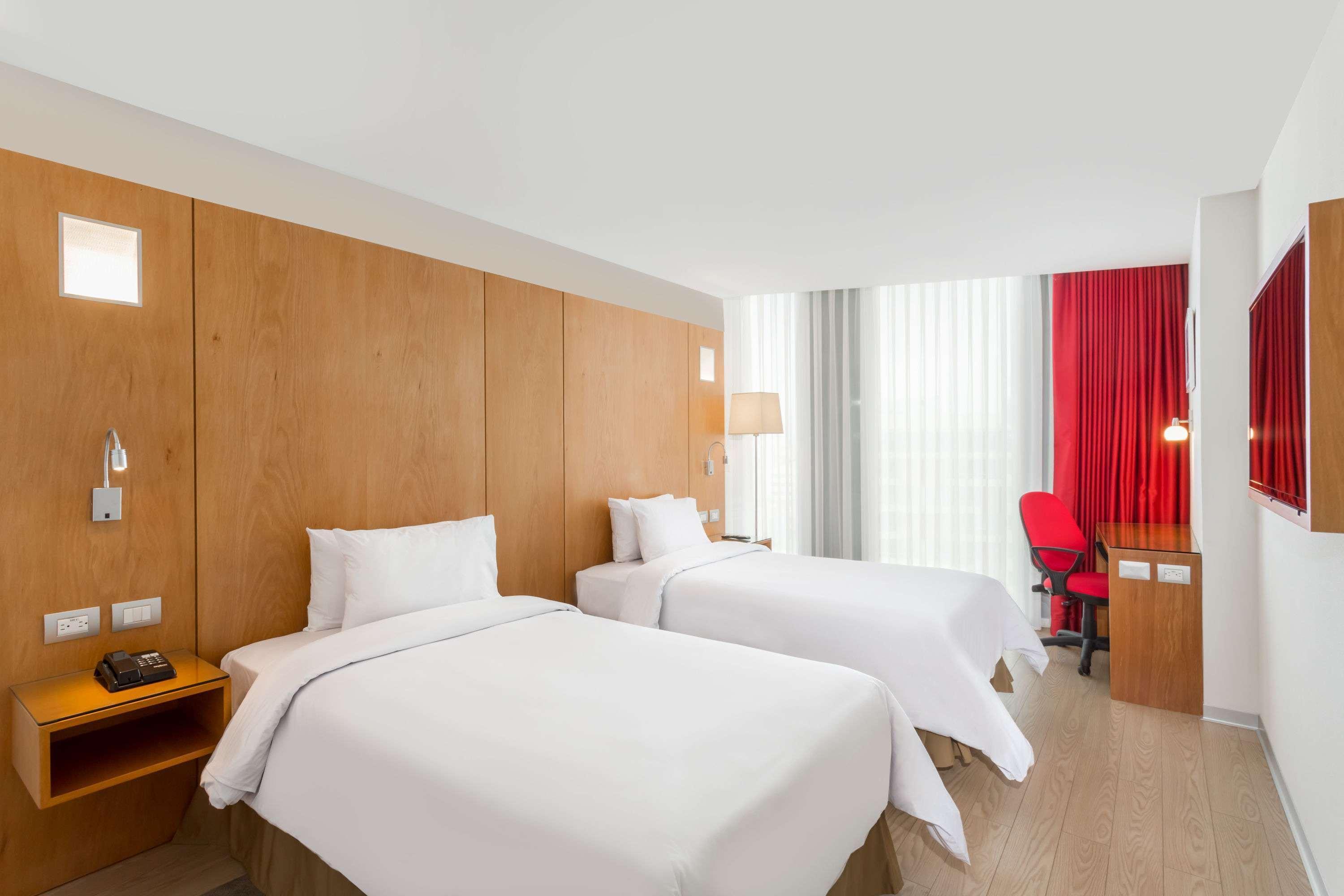 Ramada Encore By Wyndham Lima San Isidro Exterior photo