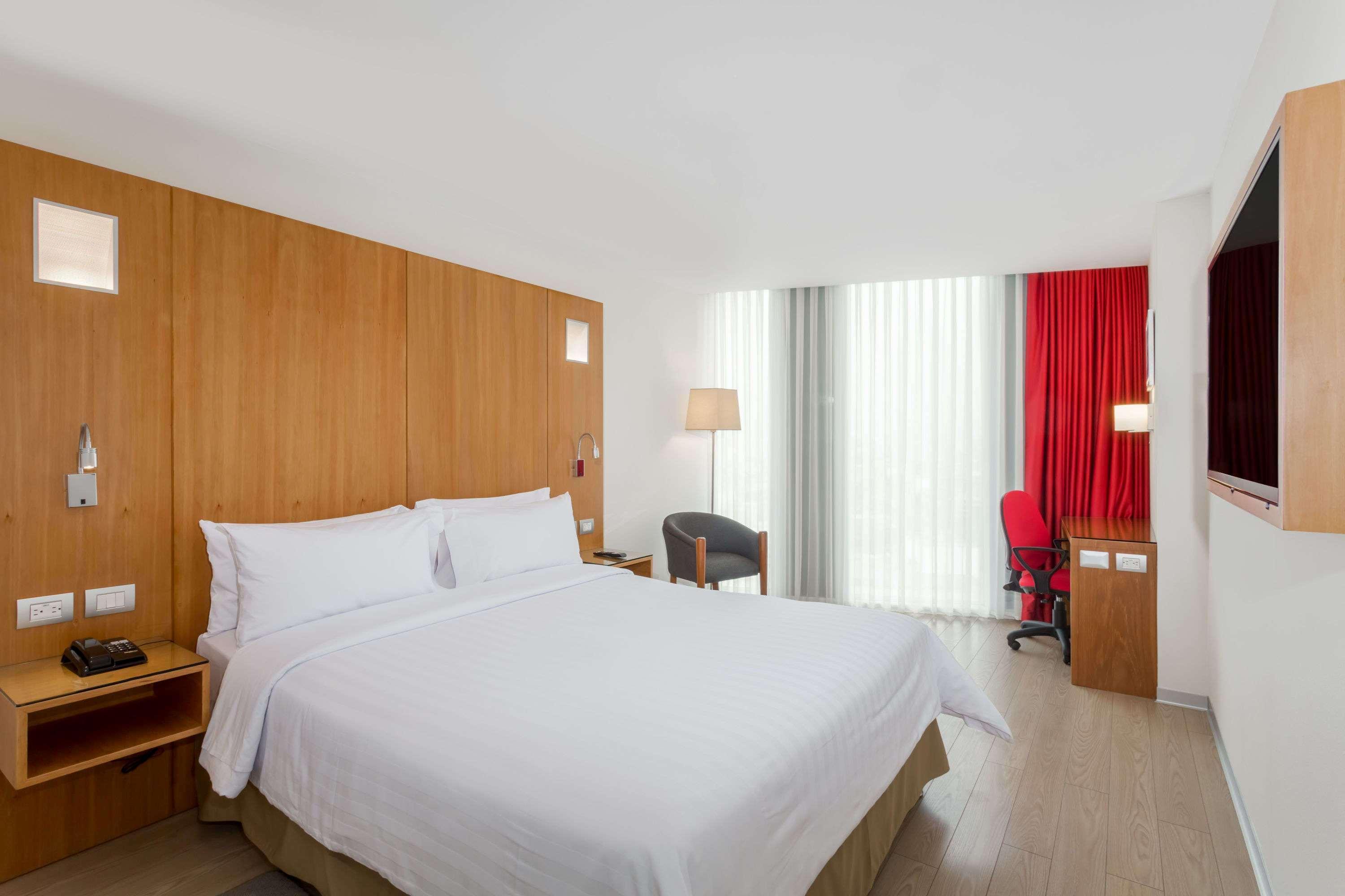 Ramada Encore By Wyndham Lima San Isidro Exterior photo